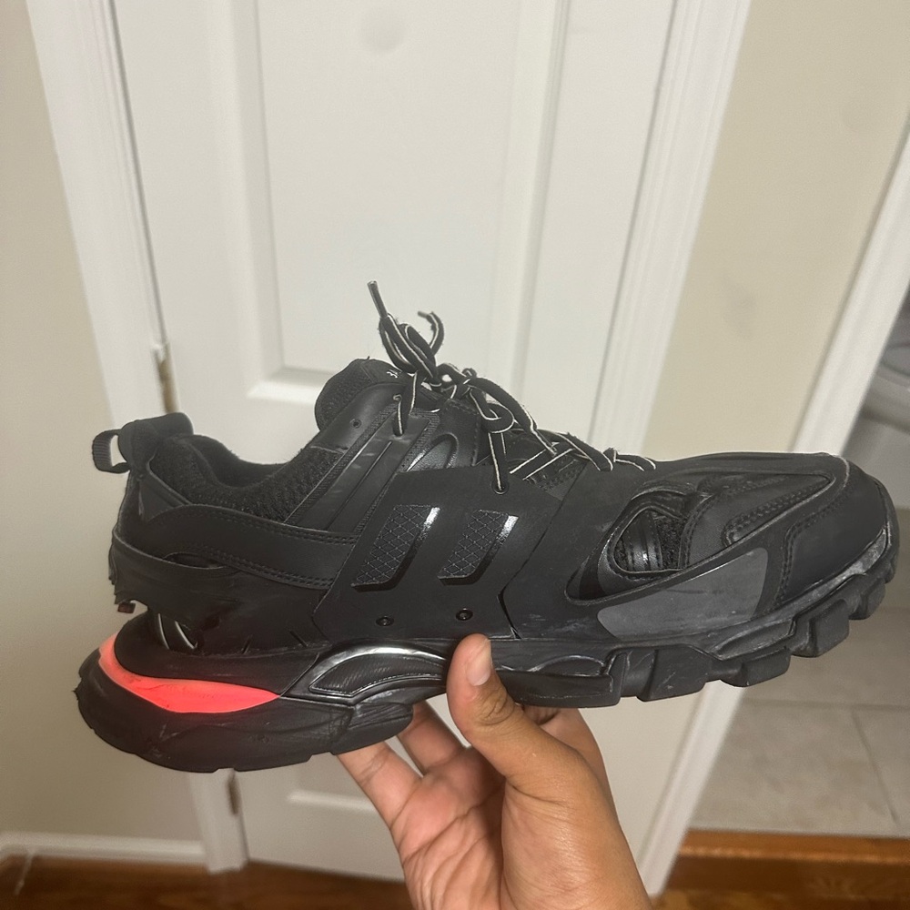 Balenciaga tracks Led